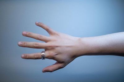 科學家研發(fā)低成本無線智能戒指，革新手指運動追蹤與健康監(jiān)測